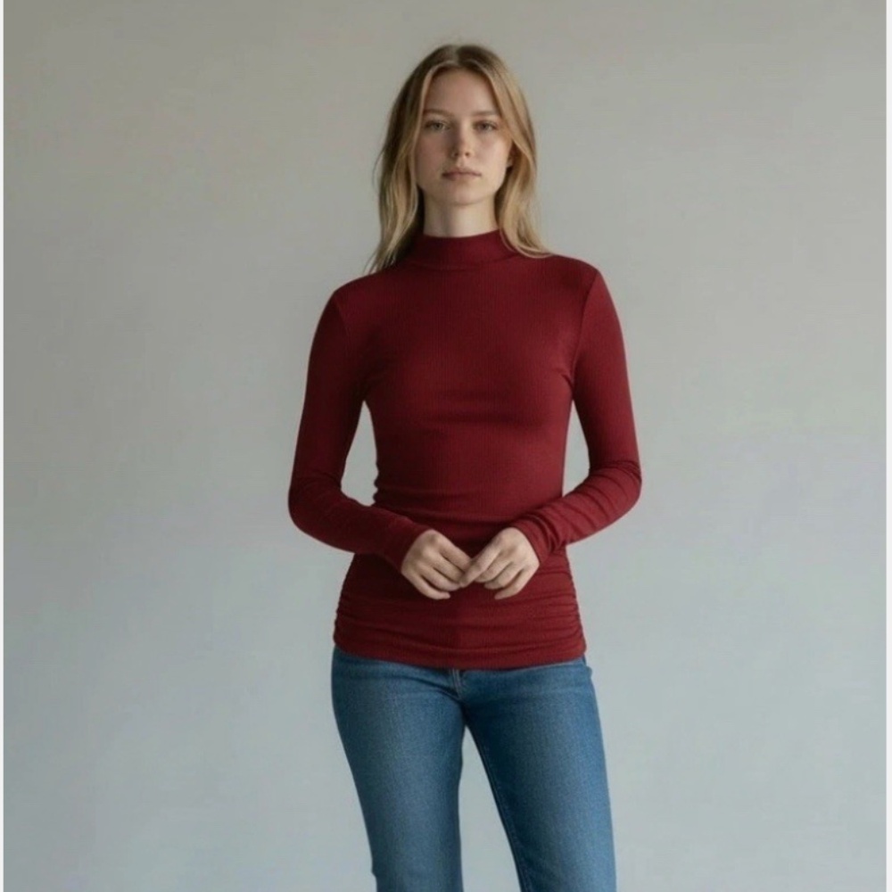 NWT $59 OGL Red MaxWarm Turtleneck Long Sleeve Brami Long Sleeve Burnt Red Sz L